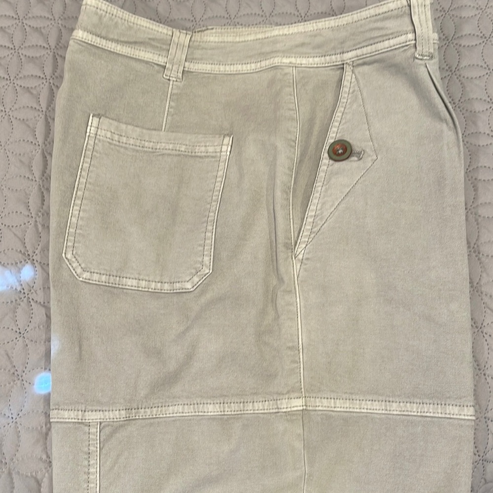 Anthropologie. Khaki green cargo pants.  Suze 31. Never worn